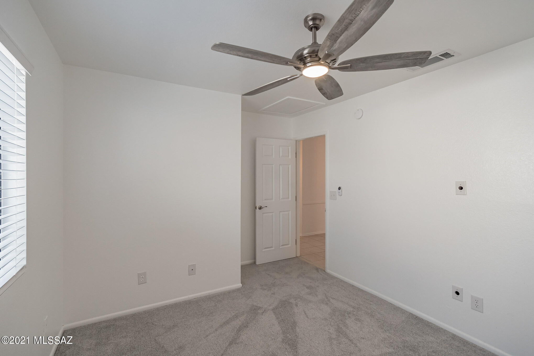 9671 East Azuma Way Tucson, AZ 85747 - Photo 25 of 31 a view of an empty room