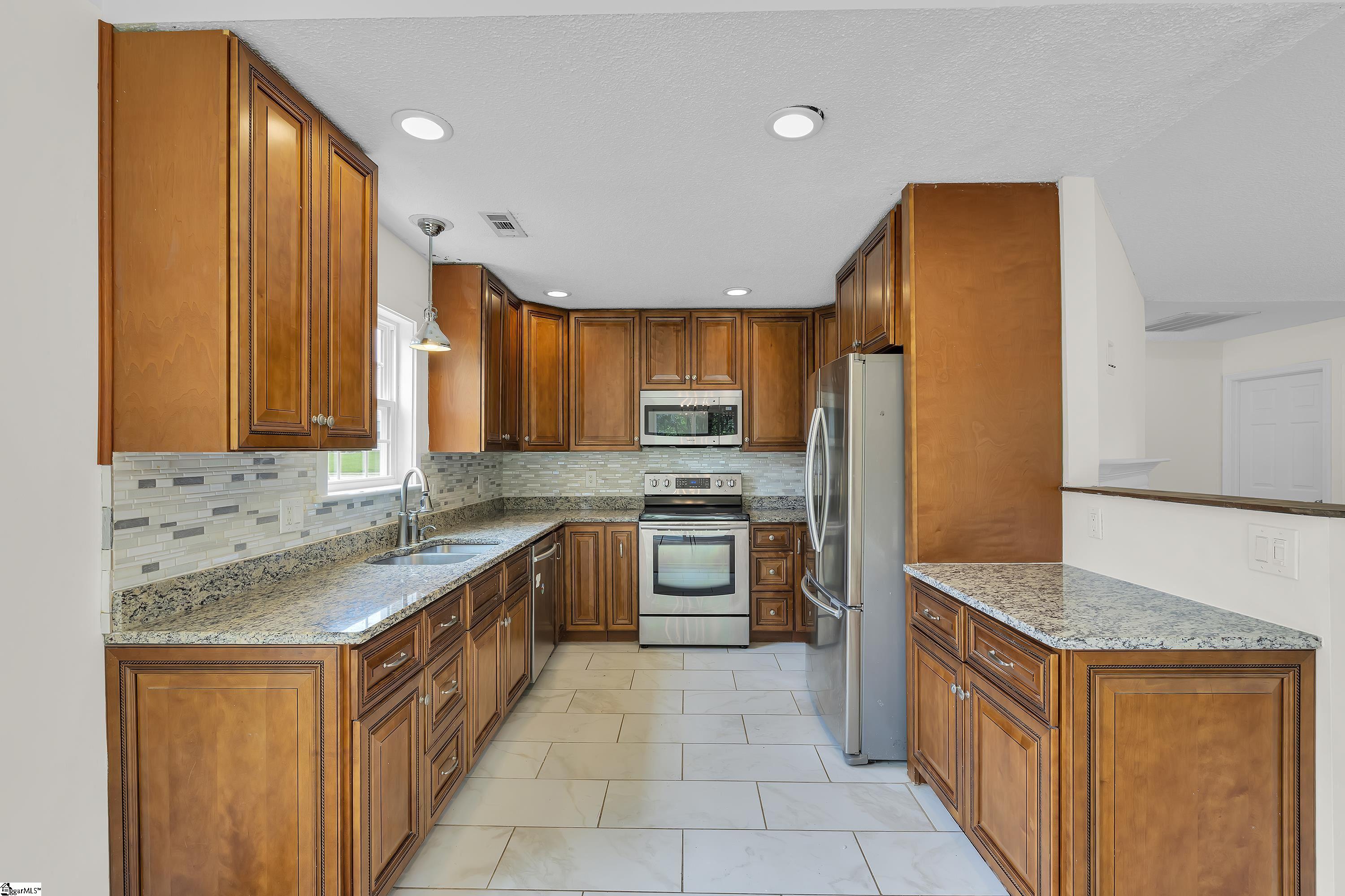 4 Raleigh Court Simpsonville, SC 29681 - Photo 7 of 24