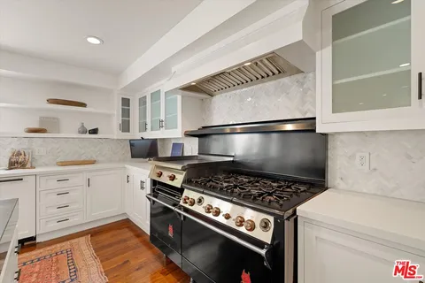 $3,995,000 | 2700 Glendower Avenue, Los Angeles, CA 90027