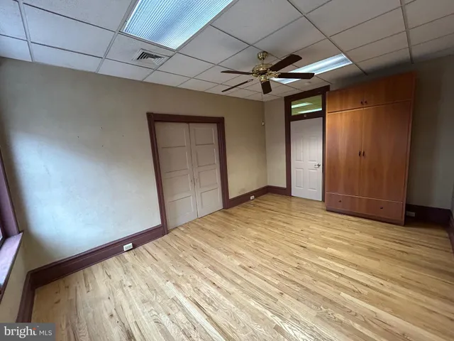 a view of room with window and a ceiling fan