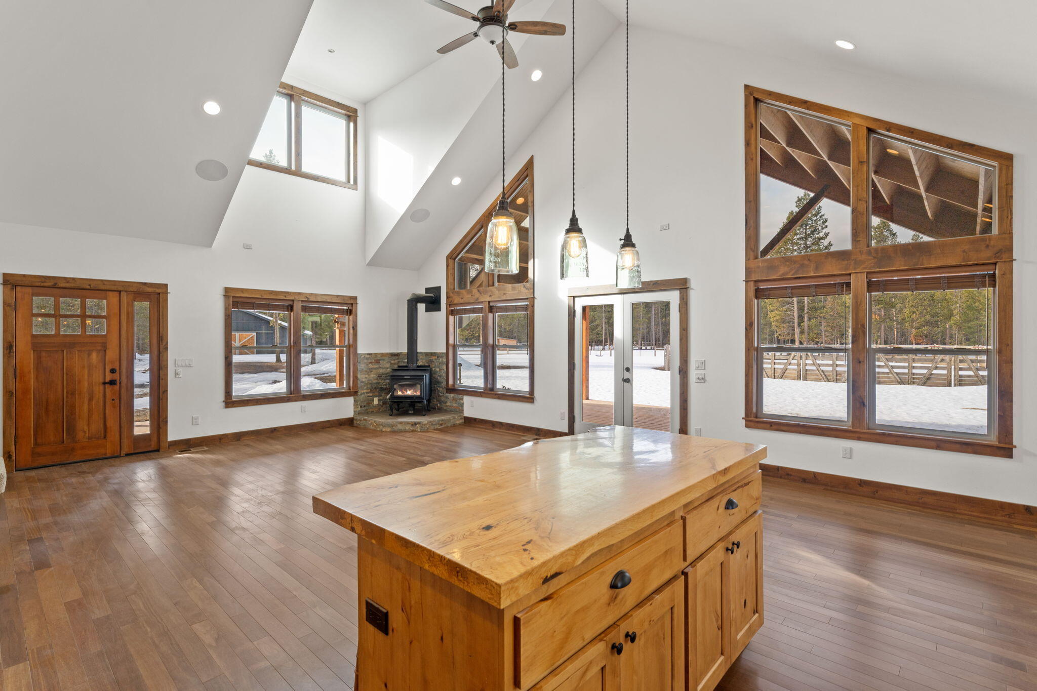 150130 Robert Road La Pine, OR 97739 - Photo 11 of 42 8-web-or-mls-Riley Visuals-8