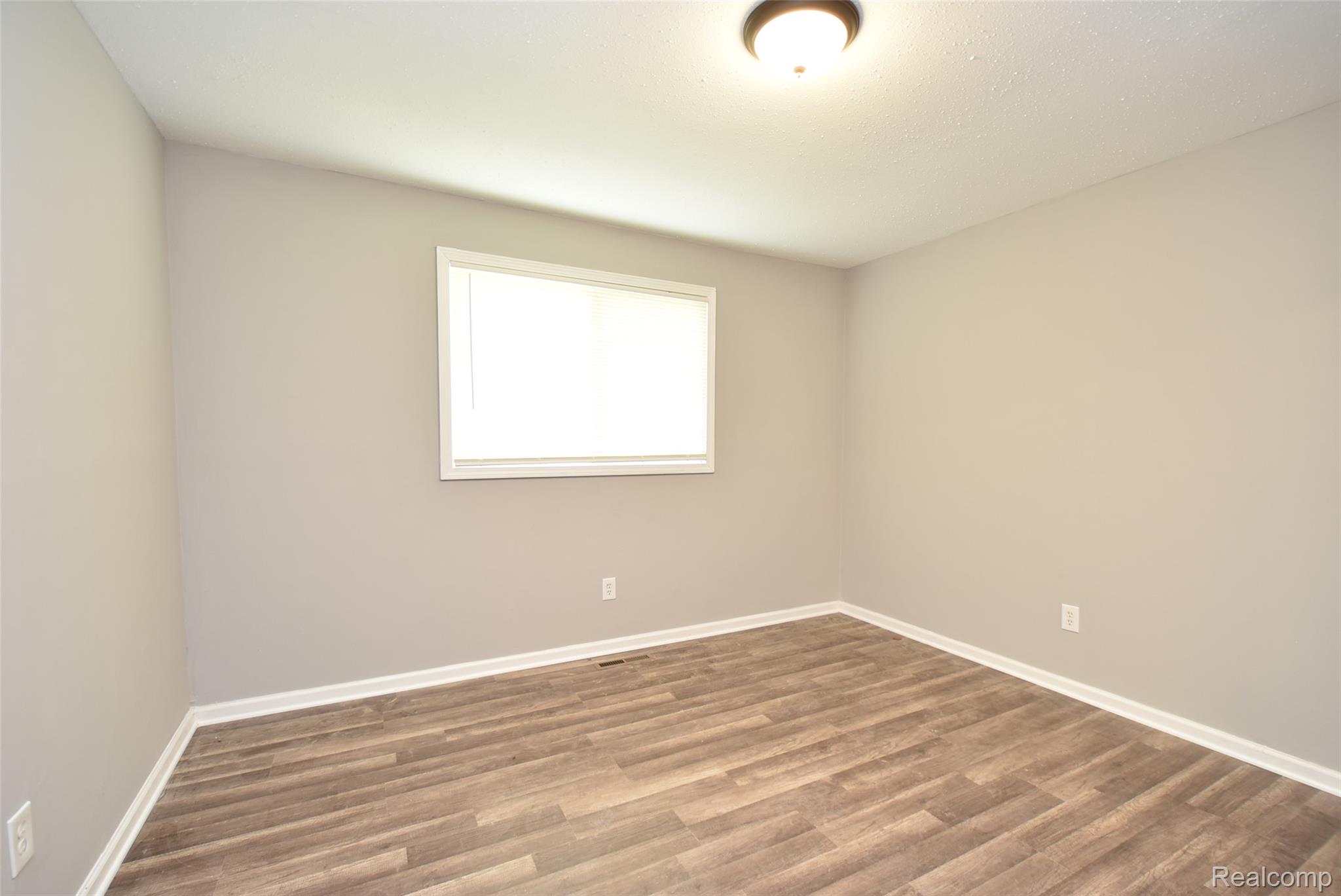 580 Sherman Road Saginaw, MI 48604 - Photo 15 of 24 DSC_9958.JPG