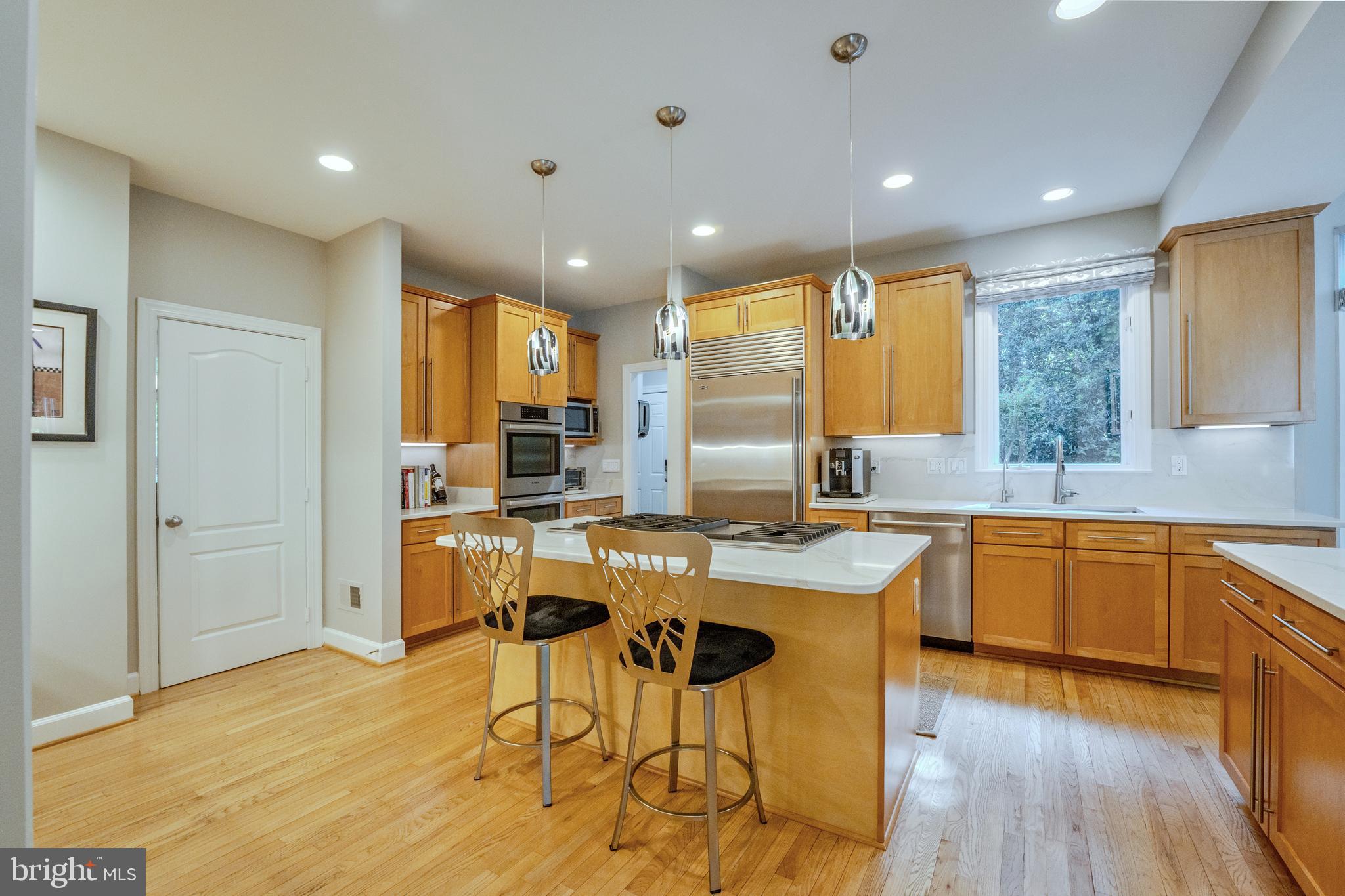 11096 Whitstone Place Reston, VA 20194 - Photo 12 of 69 Gallery Image 12