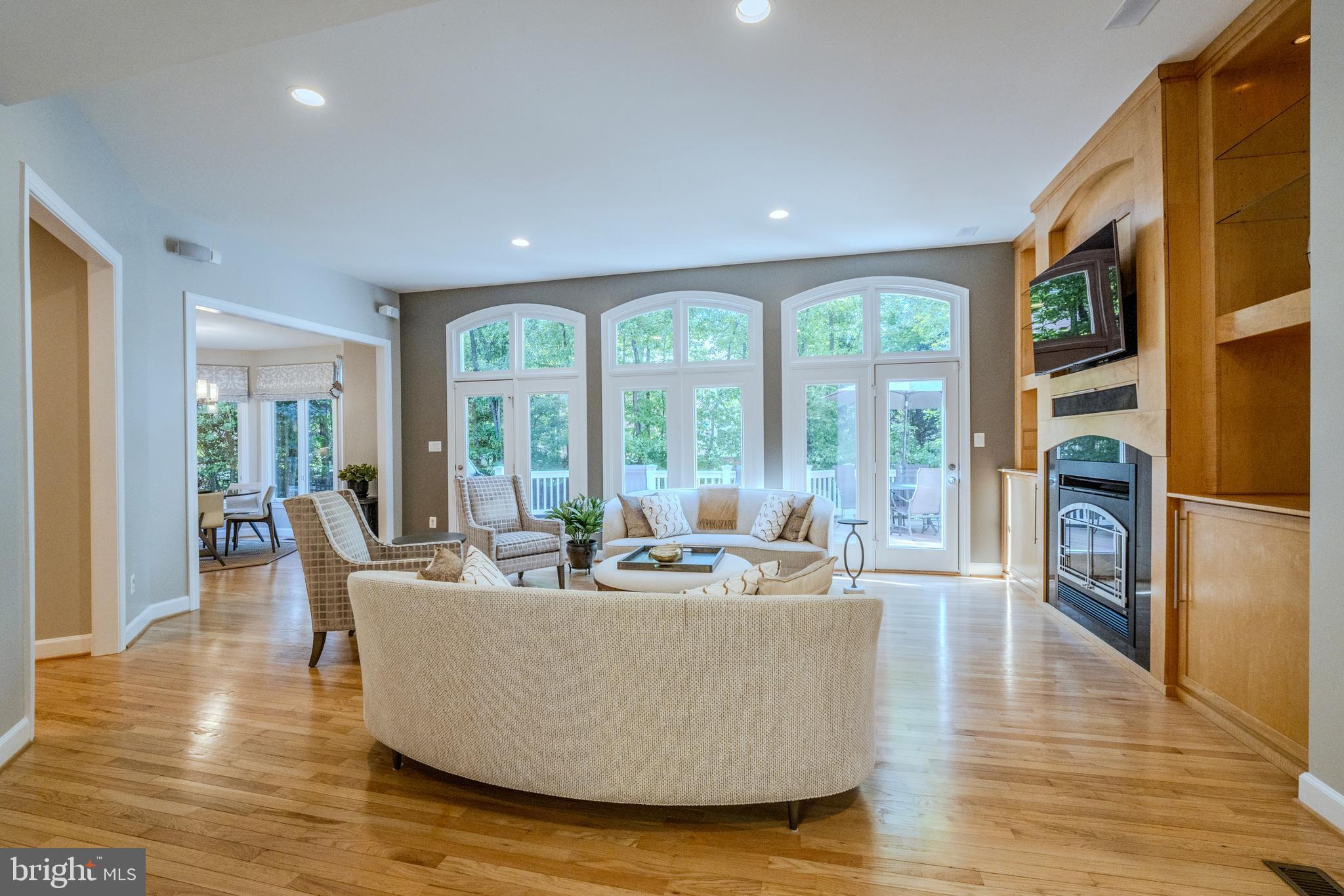 11096 Whitstone Place Reston, VA 20194 - Photo 4 of 69 Gallery Image 4