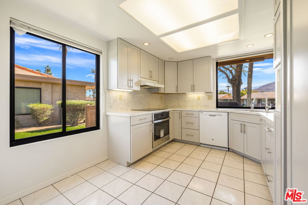 8 La Ronda Drive Rancho Mirage, CA 92270 - Photo 8 of 29