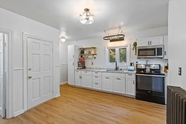 $685,000 | 4 Greenwood Street, Amesbury, MA 01913