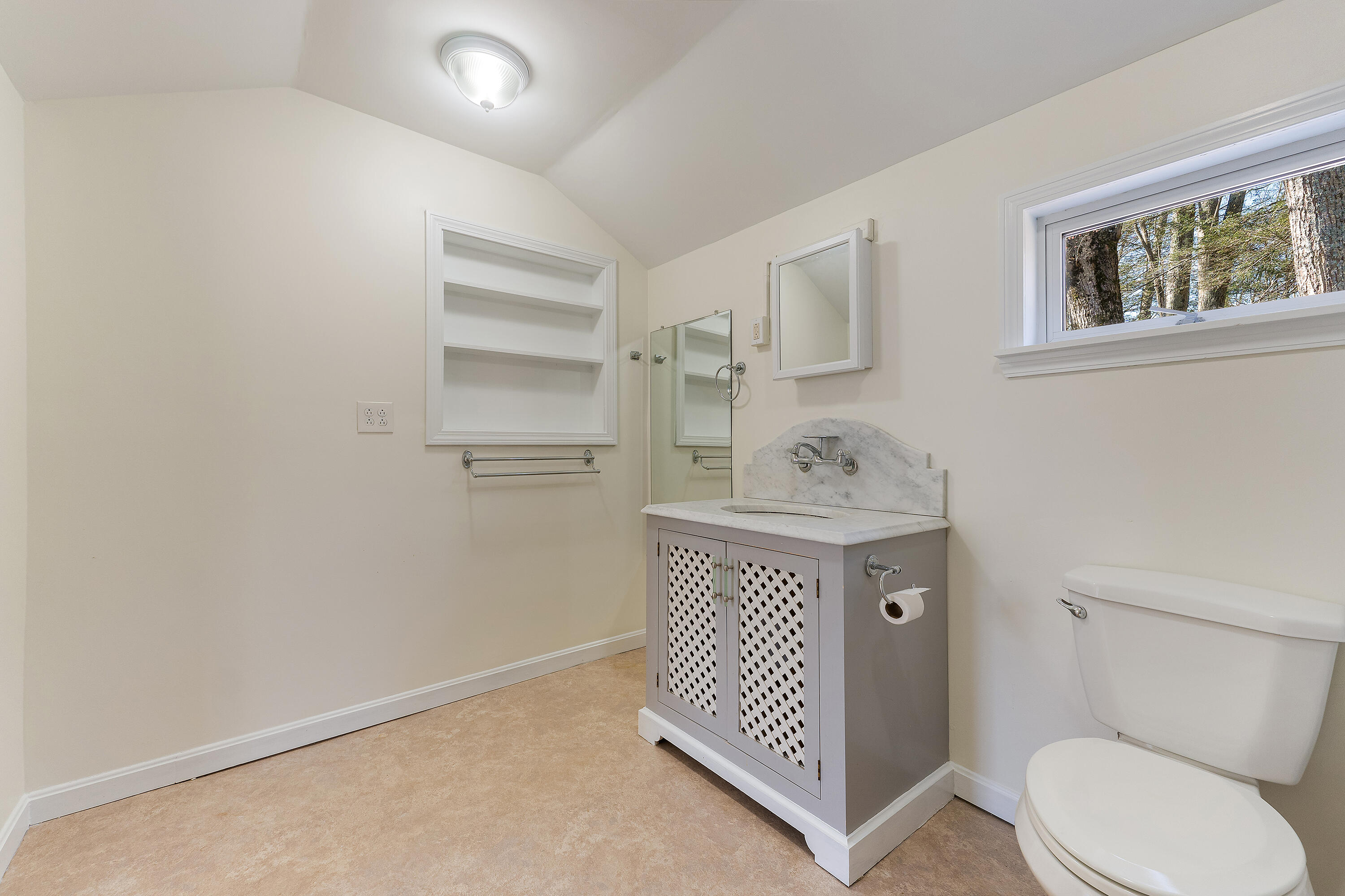 154 Middlesex Road Topsham, ME 04086 - Photo 11 of 36 First Floor Bathroom