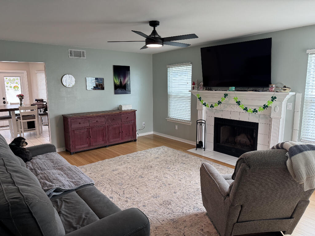 402 Sandy Ridge Circle Mary Esther, FL 32569 - Photo 7 of 14 42198_6a0c6ecd73c1c_05.19.2026_image-7