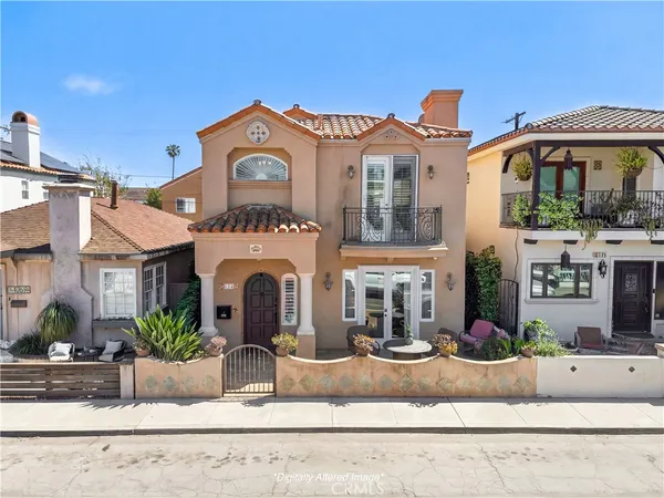 $2,149,000 | 120 North Loreta Walk, Long Beach, CA 90803