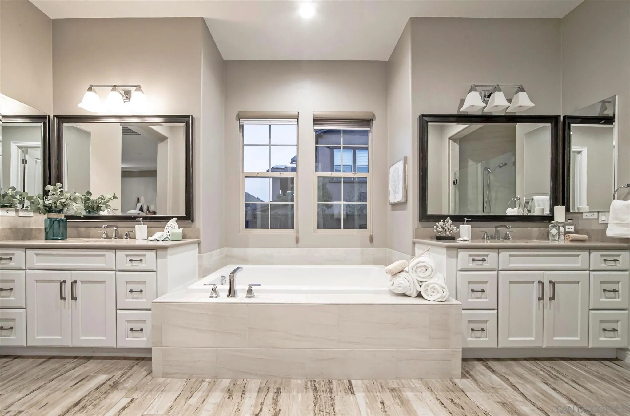 545 Ledge Street San Marcos, CA 92078 - Photo 29 of 55 a bathroom with a tub sink and mirror