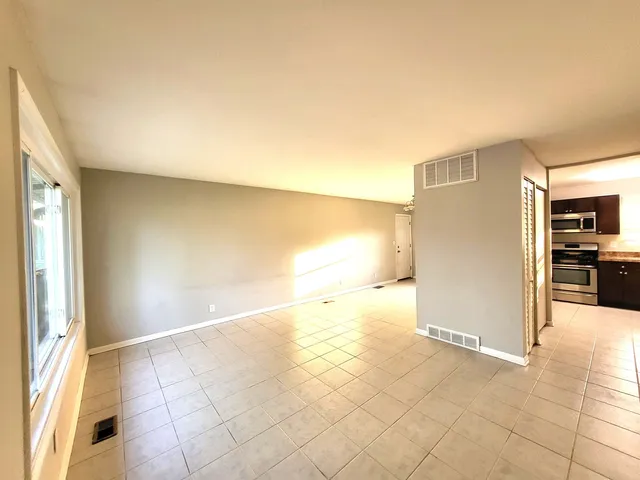 $279,000 | 120 South Chestnut Drive, Streamwood, IL 60107