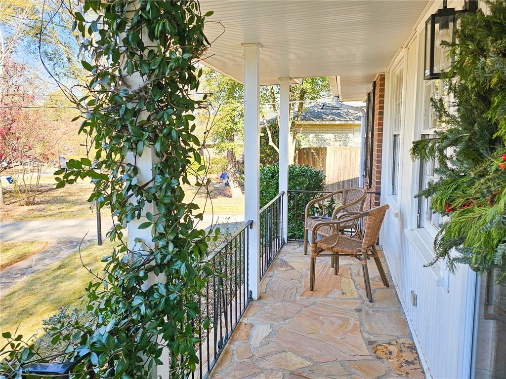 835 Alberson Court Decatur, GA 30033 - Photo 4 of 33