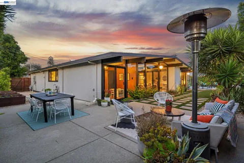 $1,850,000 | 5768 Highwood Road, Castro Valley, CA 94552