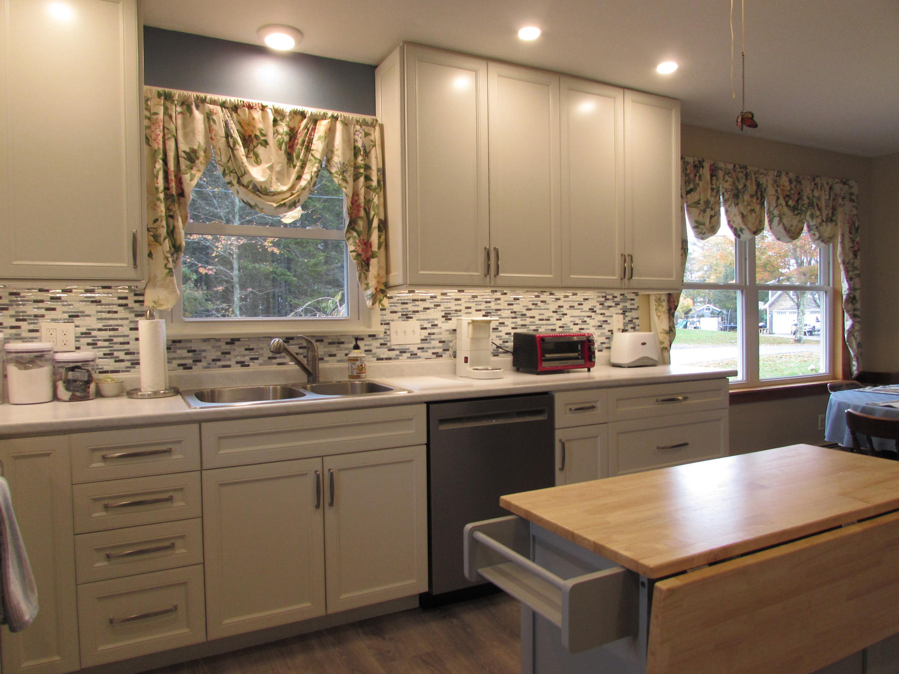 28 Elementary School Road Tenants Harbor, ME 04860 - Photo 5 of 12 28ESR.kitchen1