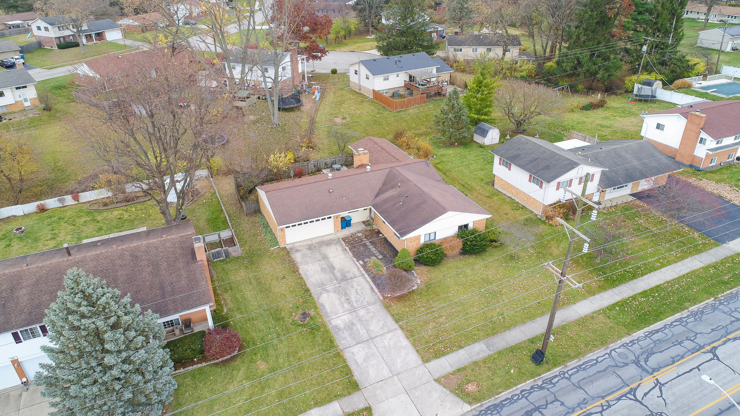 956 Spinning Road Dayton, OH 45431 - Photo 3 of 33