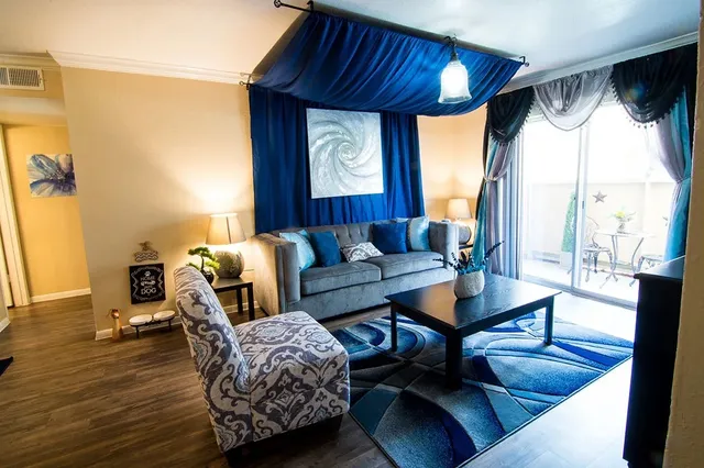 $879 | 424 South Bender Avenue, Unit 401, Humble, TX 77338