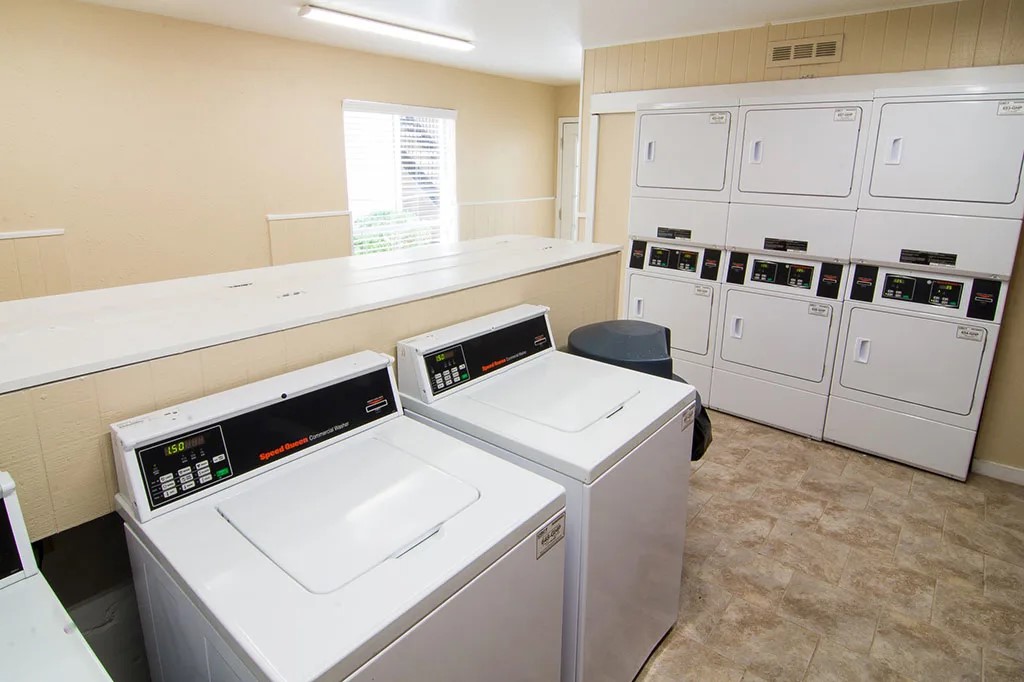 424 South Bender Avenue, Unit 401 Humble, TX 77338 - Photo 8 of 10 a utility room with dryer and washer