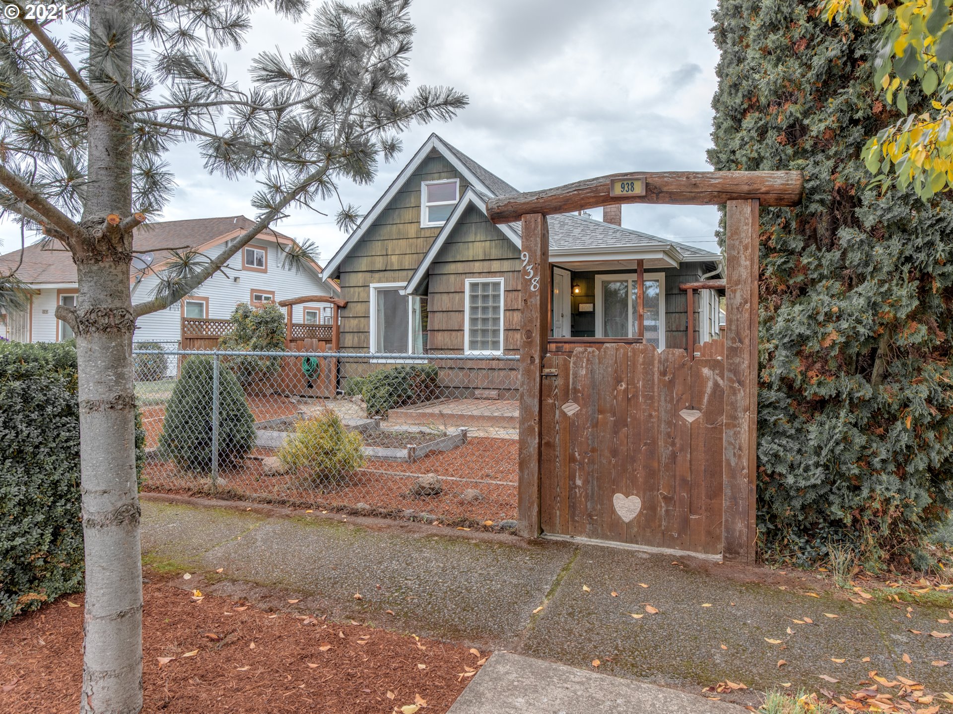 938 E Street Springfield, OR 97477 - Photo 2 of 32 Gallery Image 2