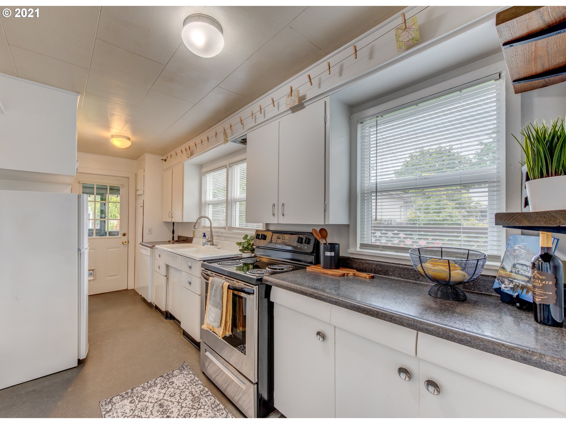 938 E Street Springfield, OR 97477 - Photo 13 of 32 Gallery Image 13