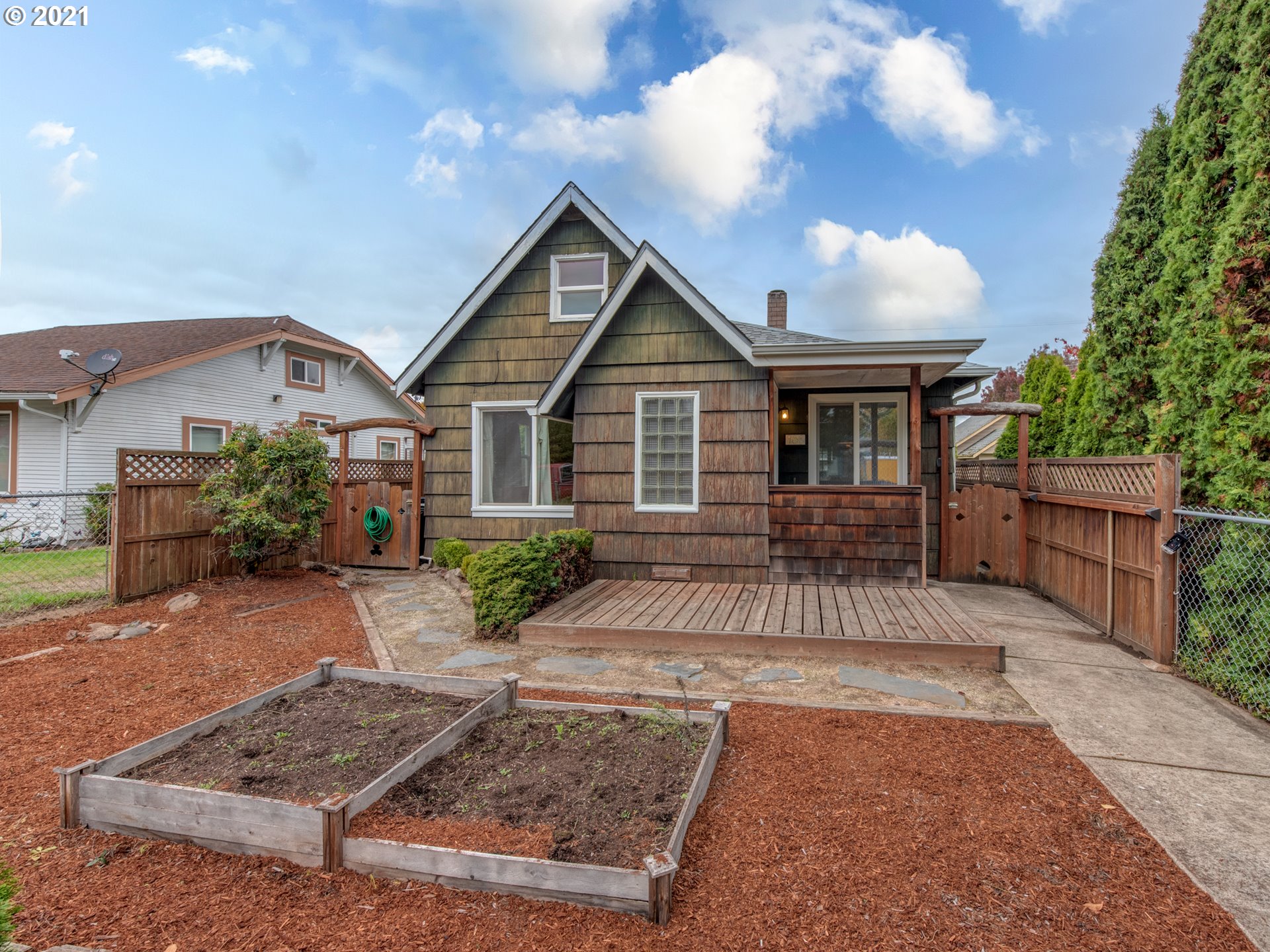 938 E Street Springfield, OR 97477 - Photo 3 of 32 Gallery Image 3