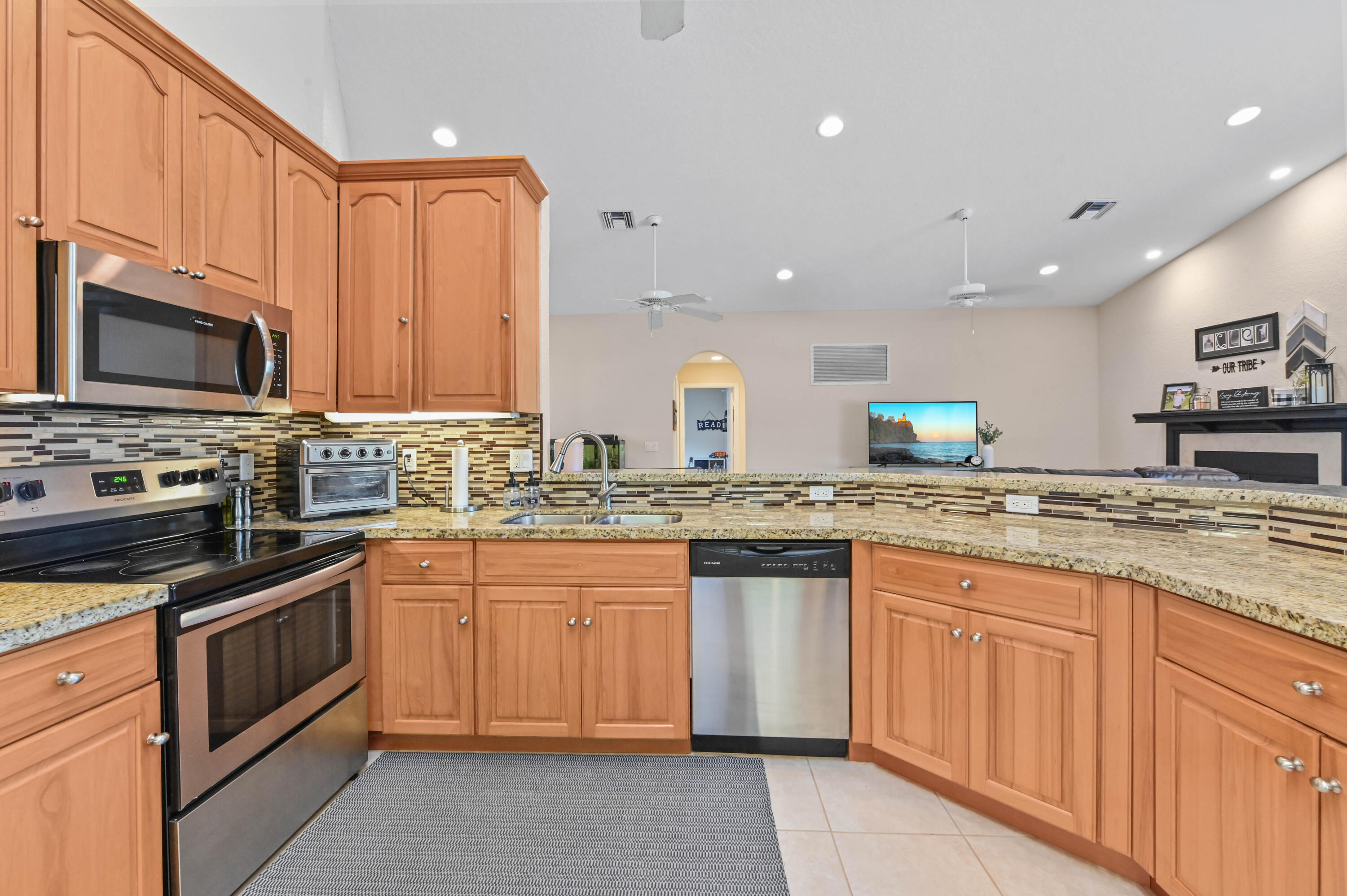 16737 82nd Road North Loxahatchee, FL 33470 - Photo 18 of 55 15 Kitchen 01