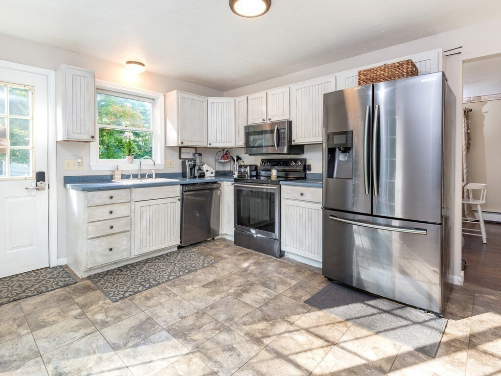 132 Dennison Cross Road Southbridge, MA 01550 - Photo 4 of 33 Gallery Image 4
