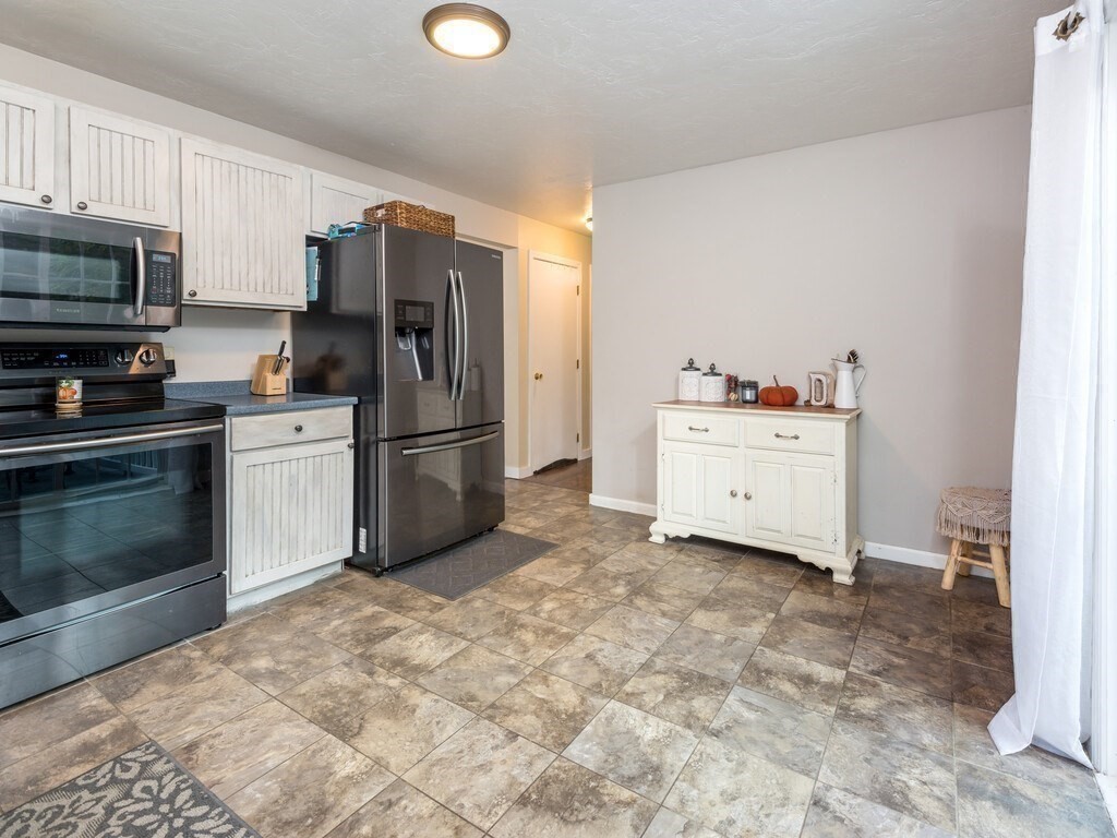 132 Dennison Cross Road Southbridge, MA 01550 - Photo 7 of 33 Gallery Image 7