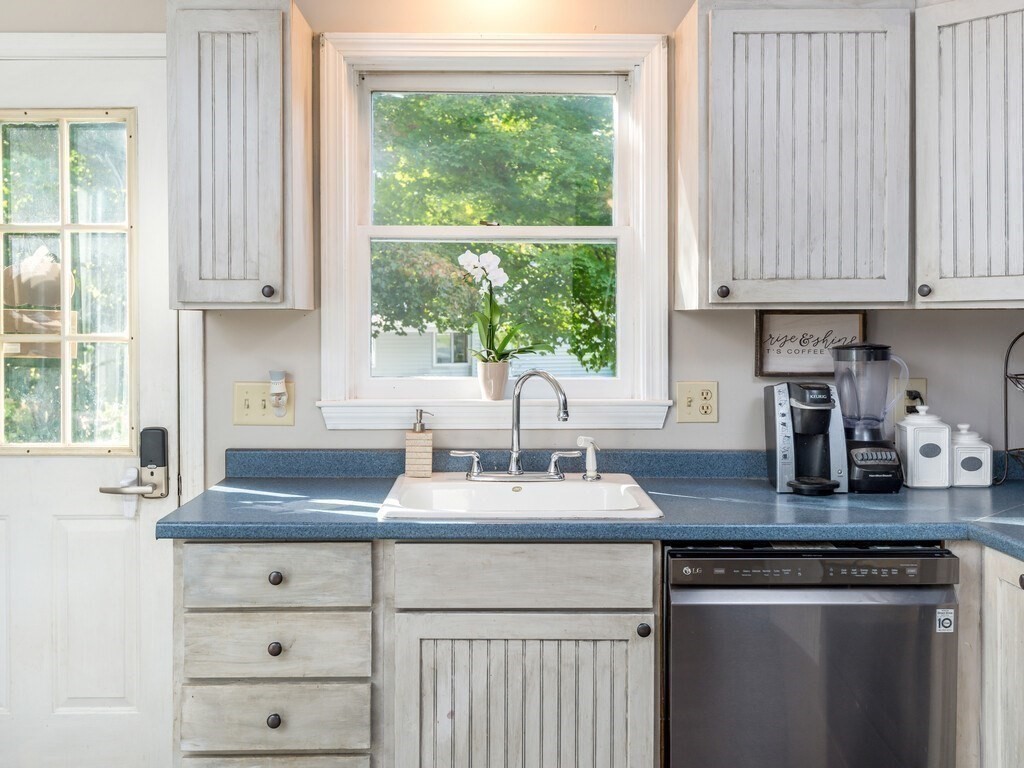 132 Dennison Cross Road Southbridge, MA 01550 - Photo 8 of 33 Gallery Image 8