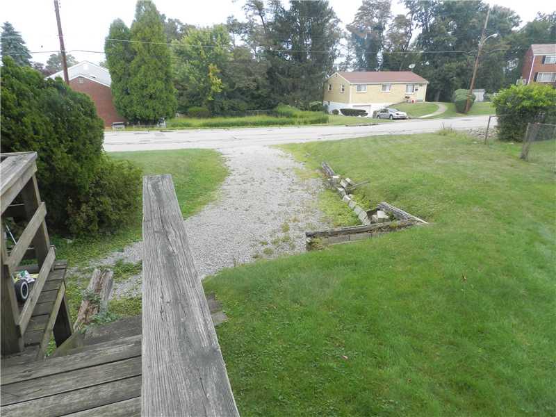 428 Grove Road Verona, PA 15147 - Photo 3 of 15 Yard/Garden.