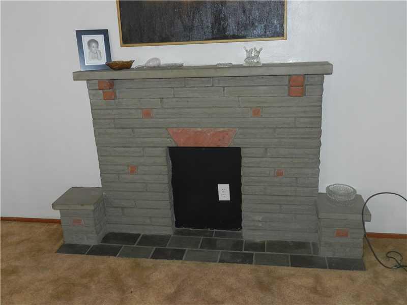 428 Grove Road Verona, PA 15147 - Photo 5 of 15 Living Room.