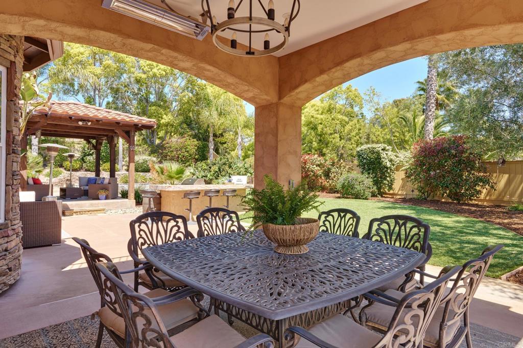835 Stratford Knoll Encinitas, CA 92024 - Photo 6 of 31 a outdoor view with a sitting space