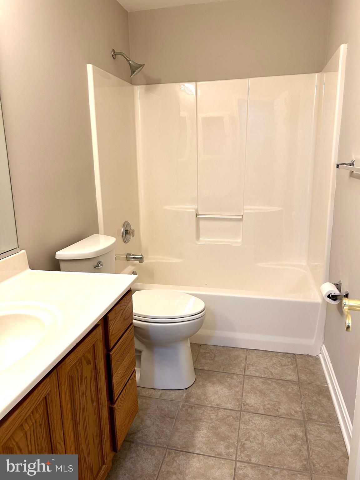 12003 Piscataway Road Clinton, MD 20735 - Photo 60 of 68 a bathroom with a sink a toilet and a bathtub