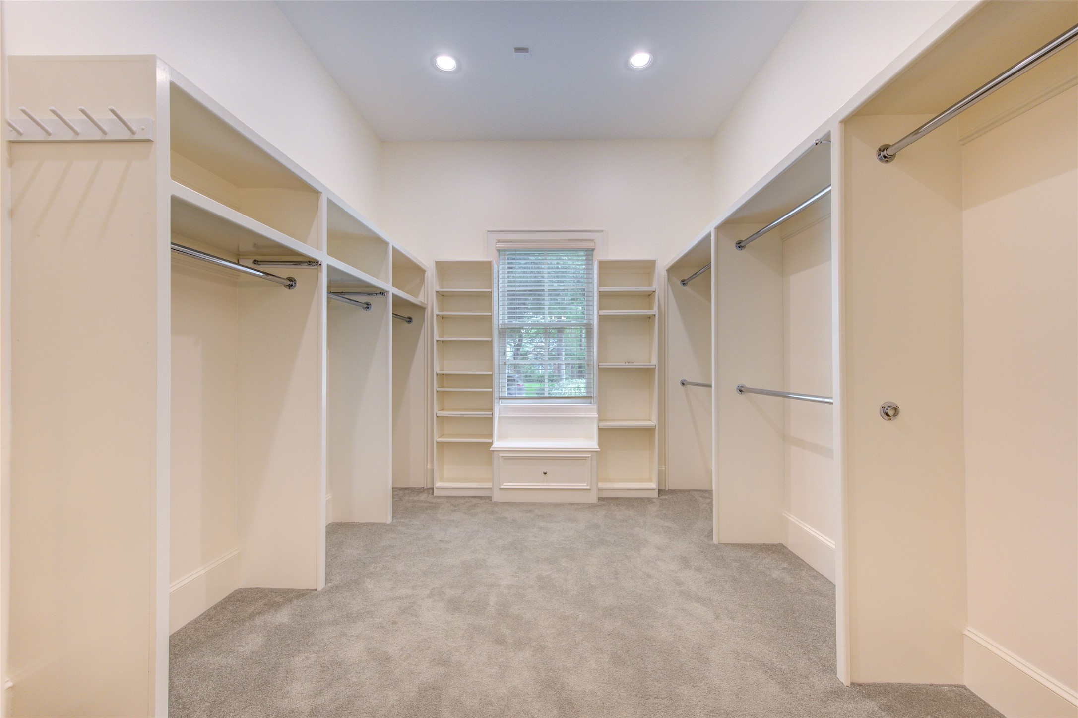 4615 Laurel Street Bellaire, TX 77401 - Photo 13 of 48 1st of 2 room sized primary closets