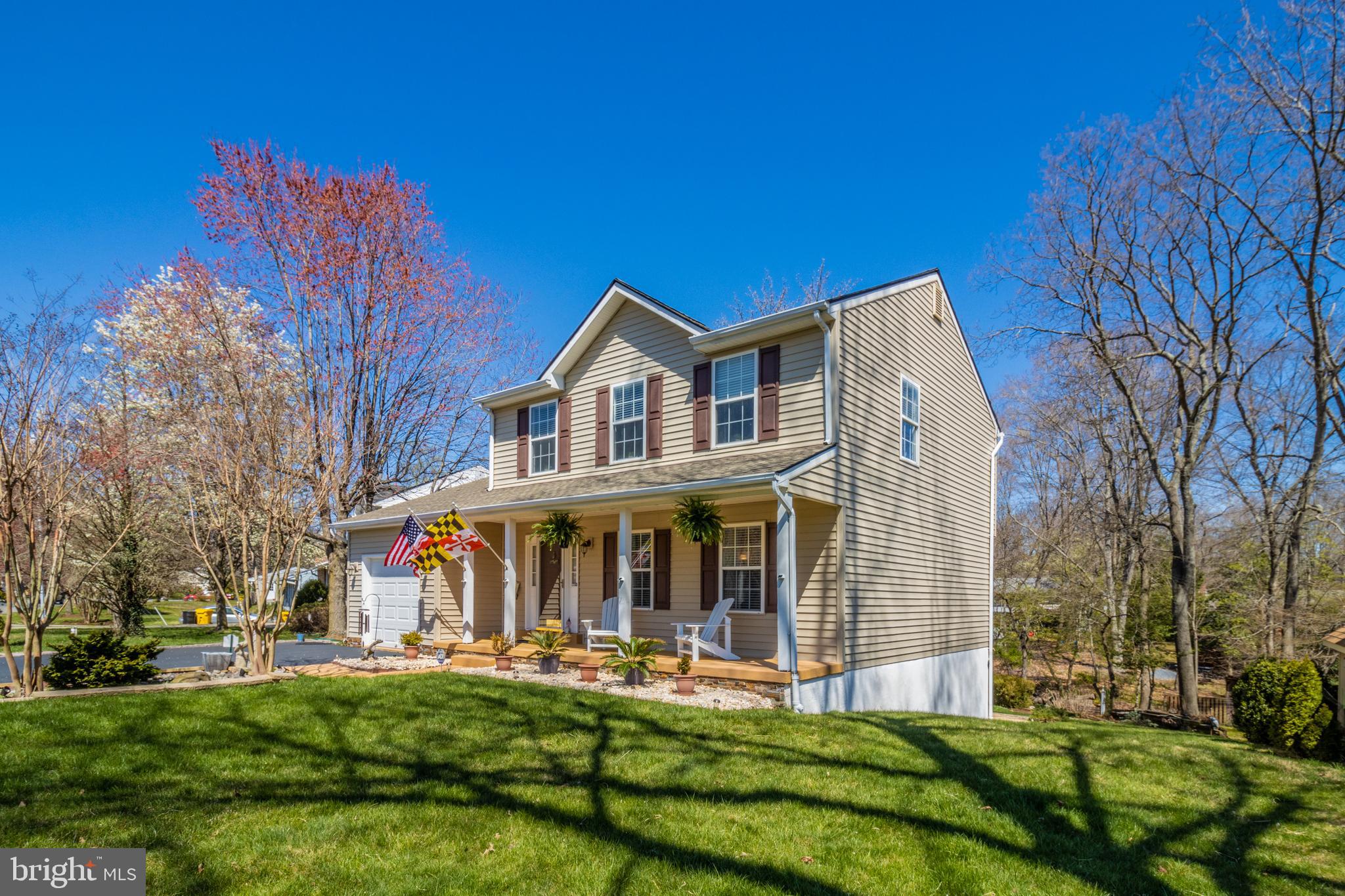 Landscaped & Treed Lot . Plantation Porch