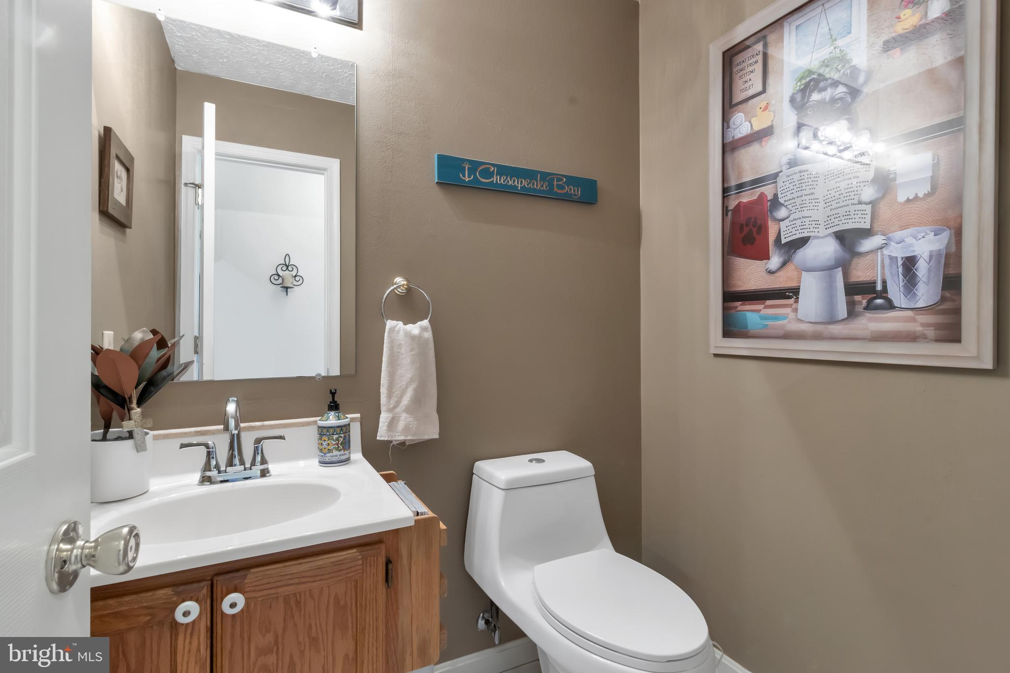 415 Beach Drive Annapolis, MD 21403 - Photo 23 of 54 Convenient Main Level Half/Guest Bath