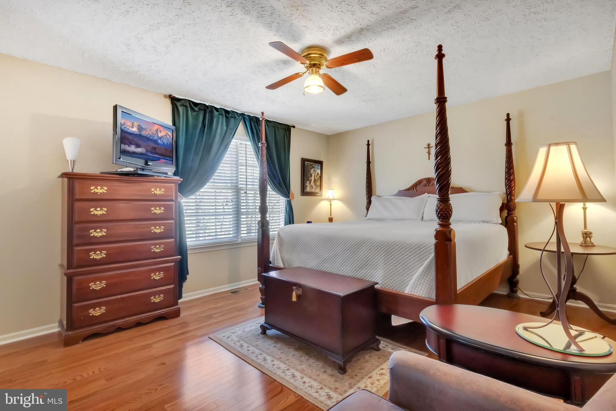 415 Beach Drive Annapolis, MD 21403 - Photo 28 of 54 Generous Primary Bedroom Suite