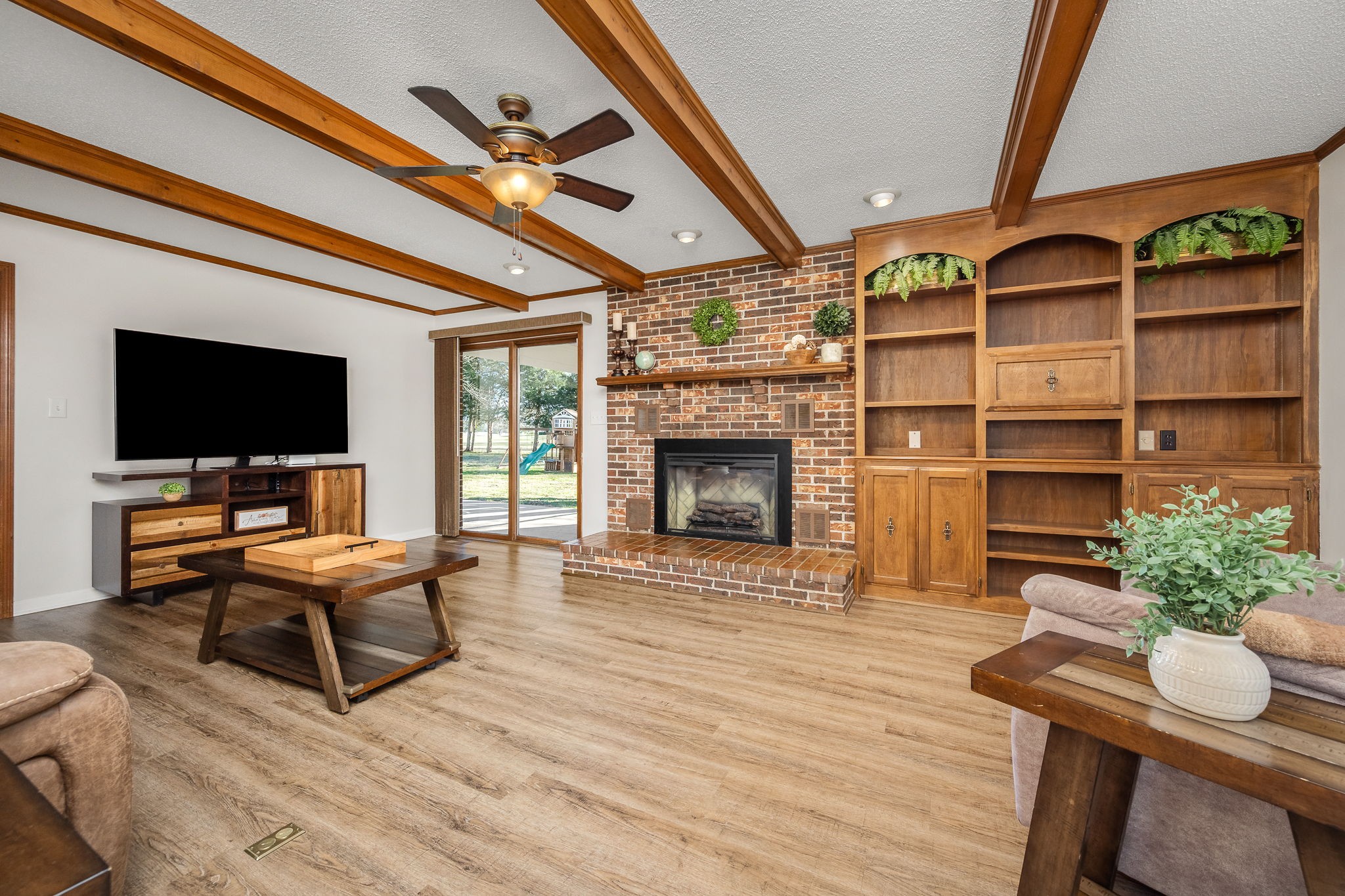 109 Hampshire Road Shelbyville, TN 37160 - Photo 28 of 55 a living room with furniture and a flat screen tv