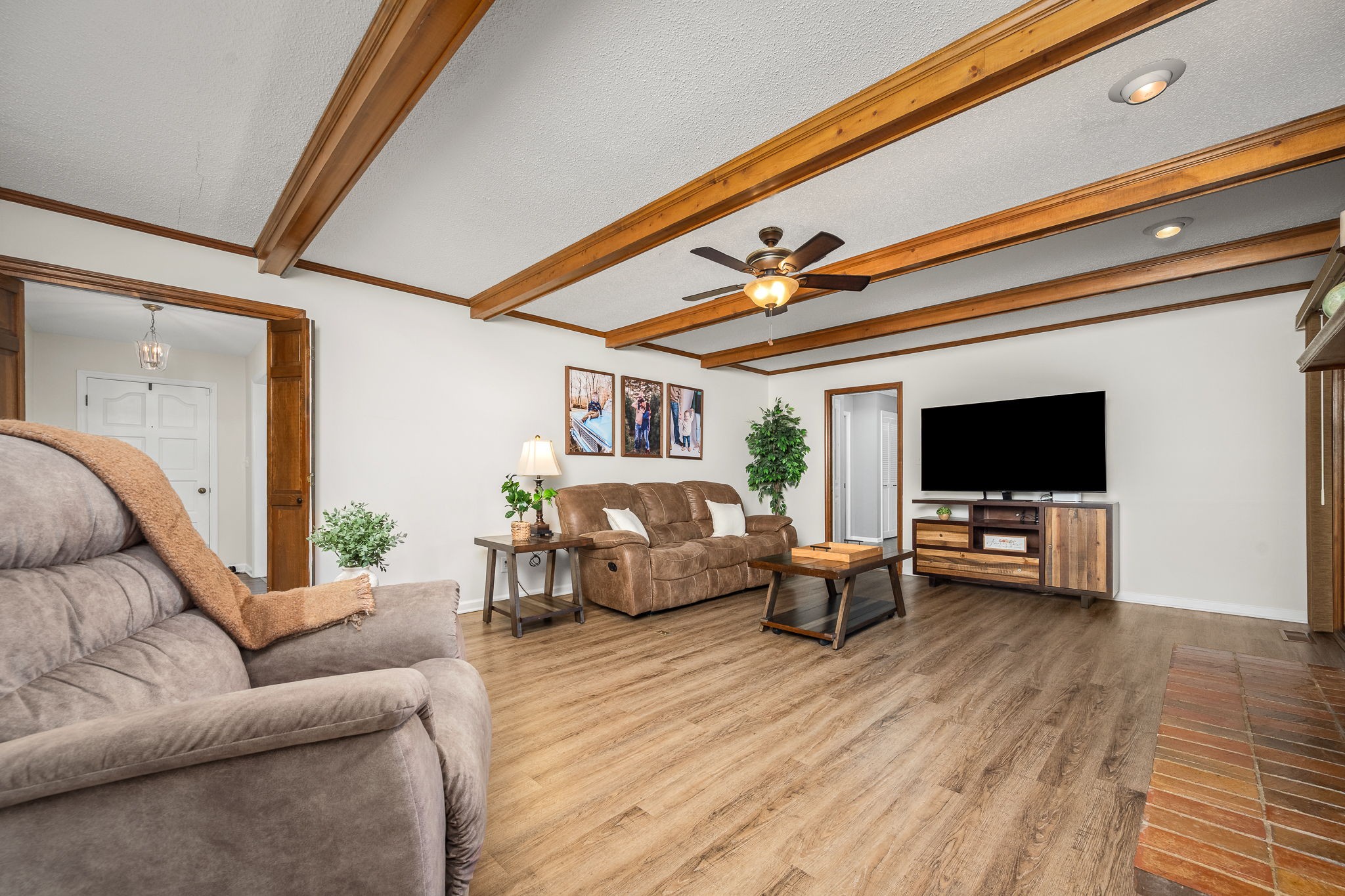 109 Hampshire Road Shelbyville, TN 37160 - Photo 29 of 55 a living room with furniture and a flat screen tv