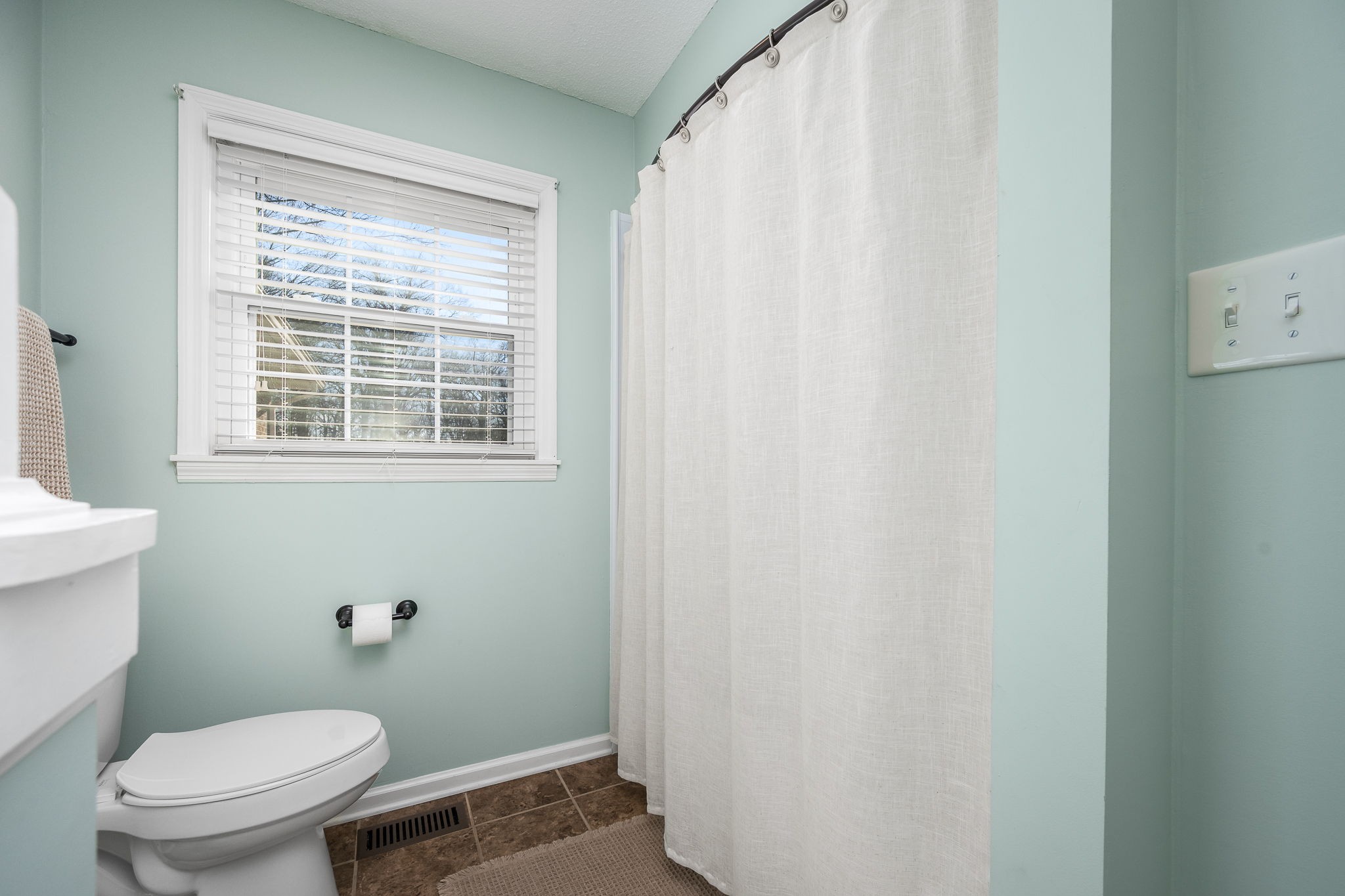 109 Hampshire Road Shelbyville, TN 37160 - Photo 39 of 55 a bathroom with a toilet and a window