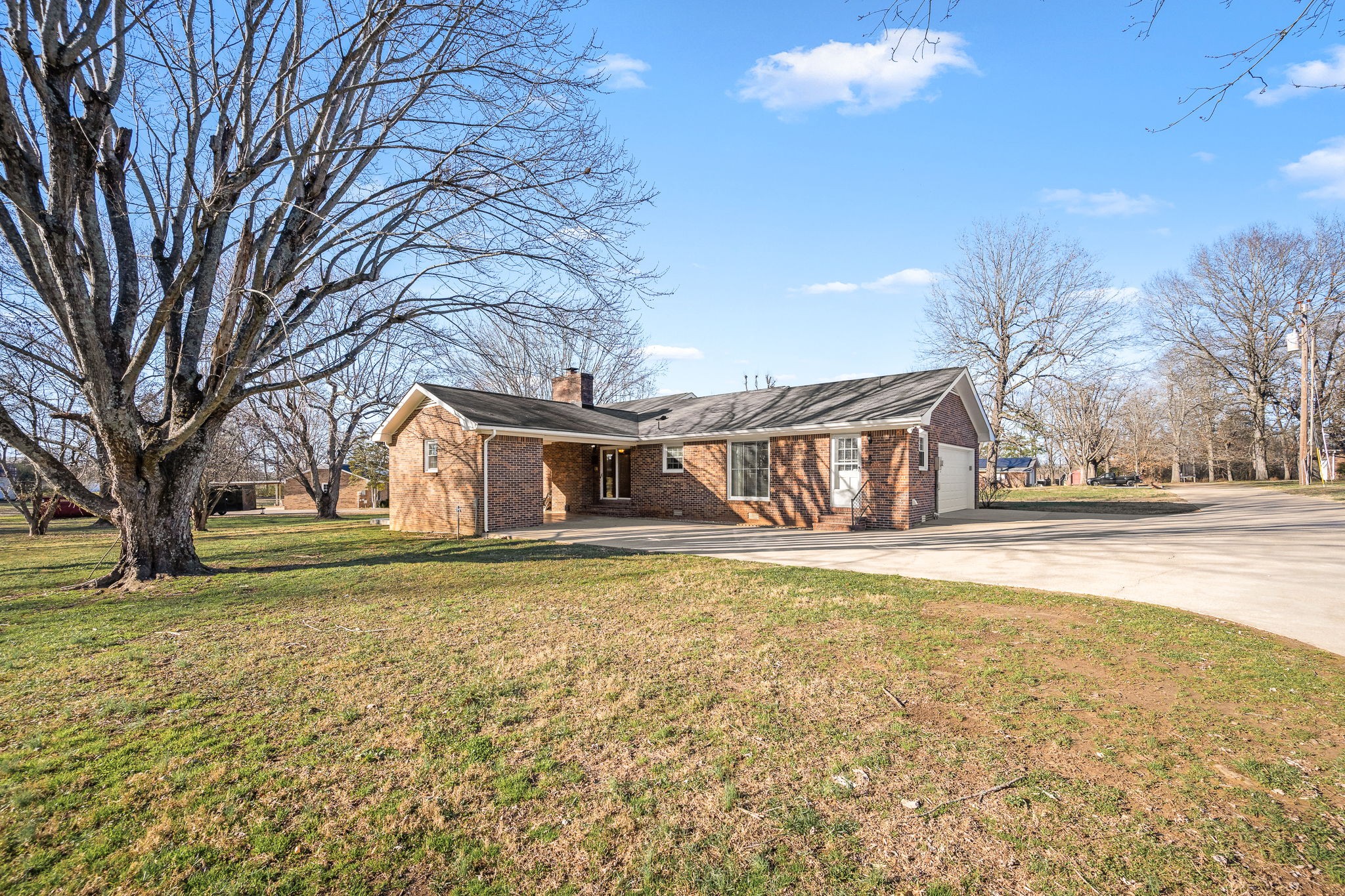 109 Hampshire Road Shelbyville, TN 37160 - Photo 47 of 55 a front view of house with yard and trees around