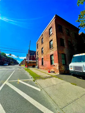 $1,650 | 2 Liberty Street, Unit 2, Newburgh, NY 12550