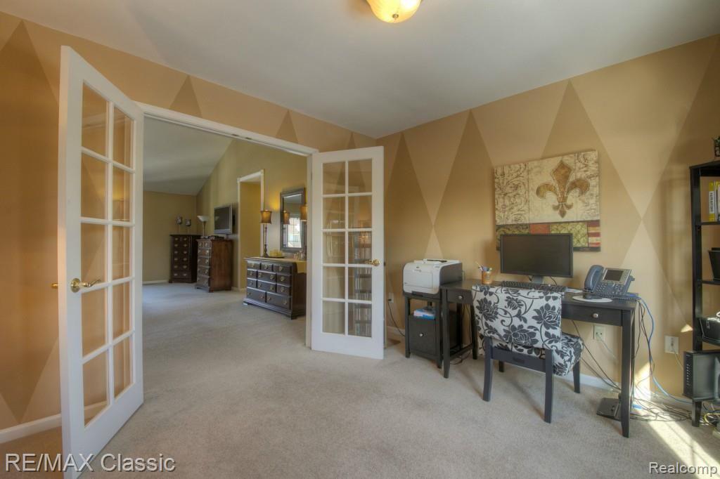 47855 Pavillon Road Canton, MI 48188 - Photo 20 of 34 Master Bedroom Sitting Area