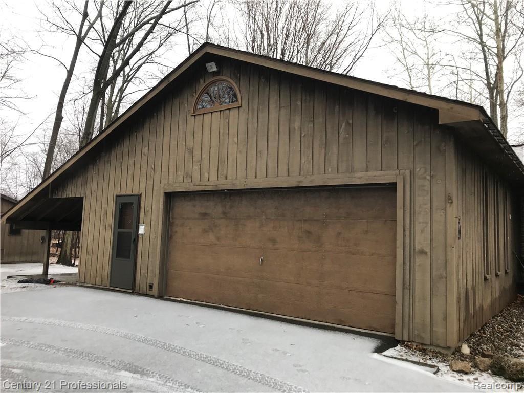 2557 John R Road Rochester, MI 48307 - Photo 10 of 15 JohnRgarage.jpg