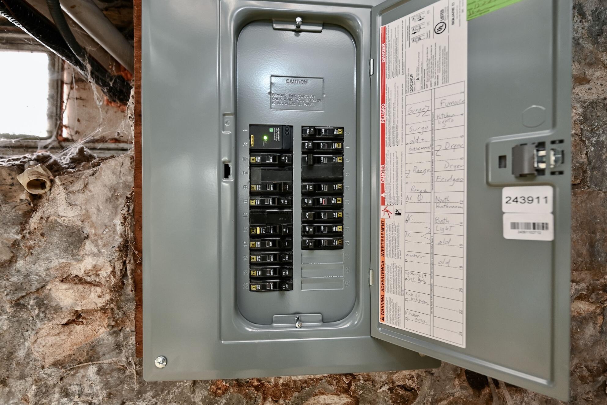 263 Franklin Street Winona, MN 55987 - Photo 24 of 28 22 Updated Electrical Panel