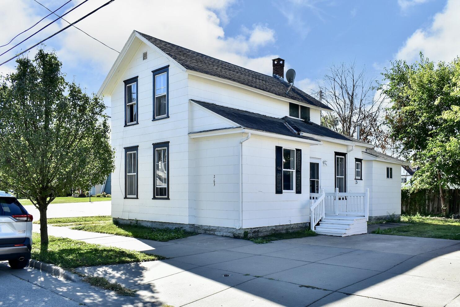 263 Franklin Street Winona, MN 55987 - Photo 26 of 28 24 Front & Side View Summer