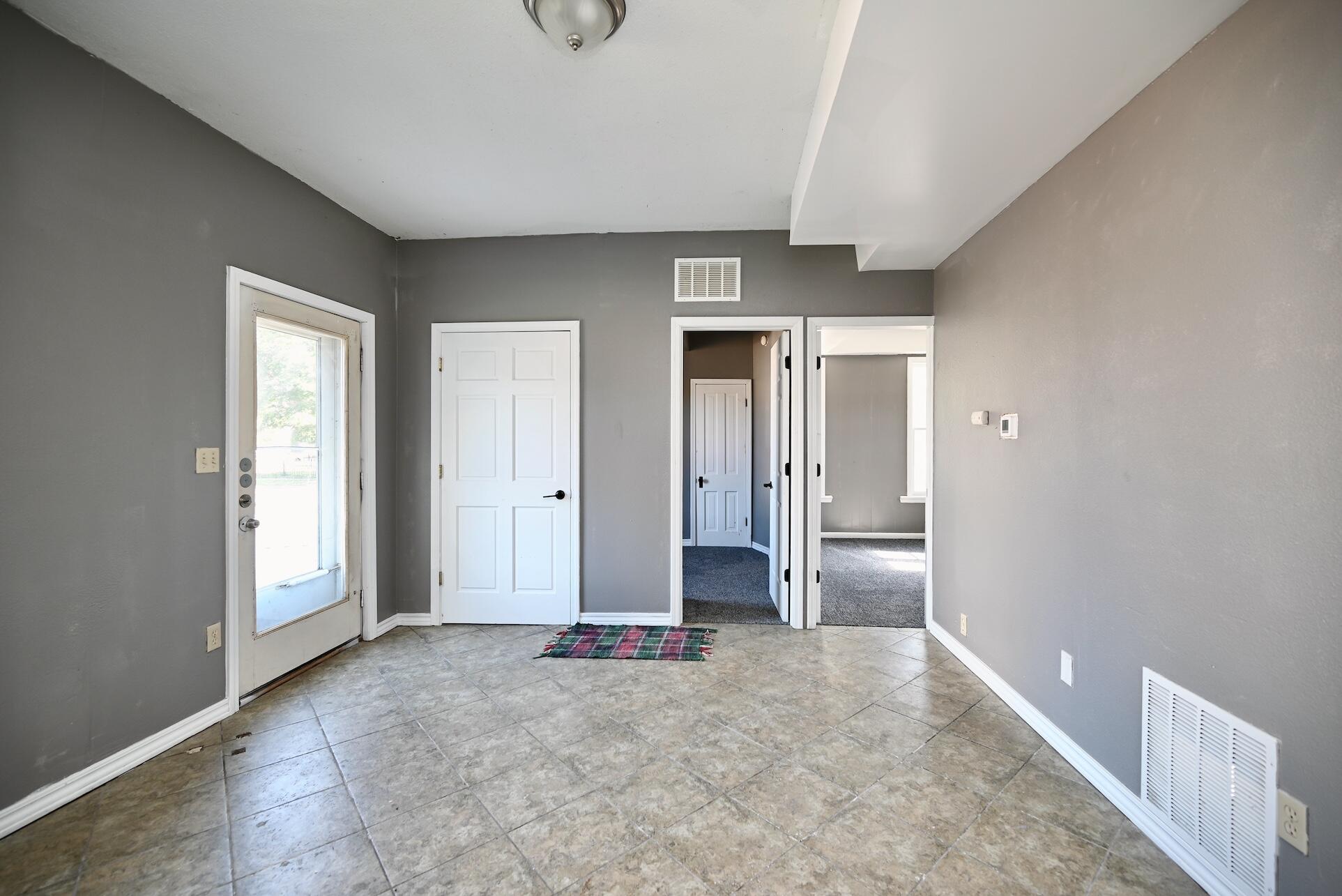 263 Franklin Street Winona, MN 55987 - Photo 3 of 28 3 Living Room I