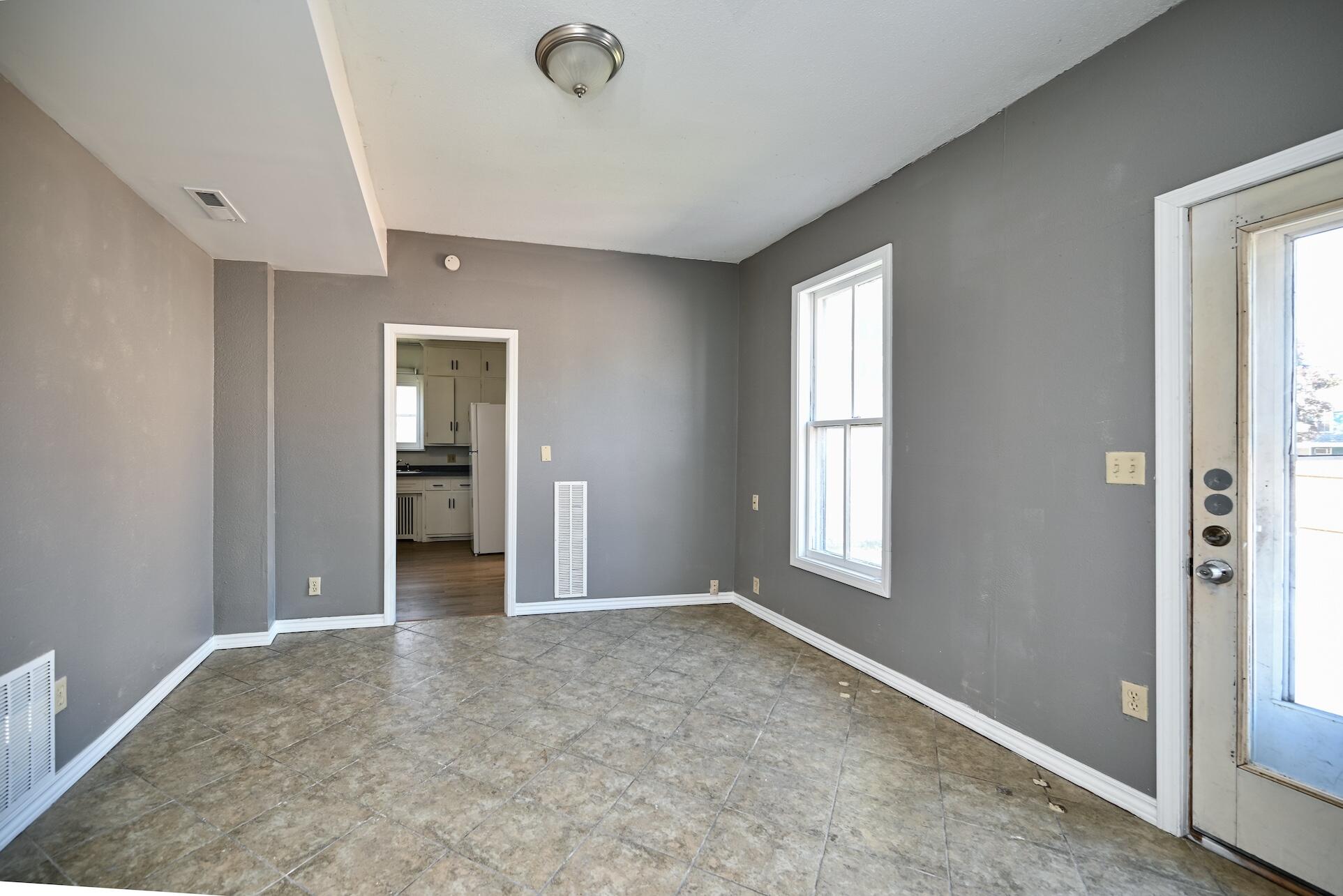 263 Franklin Street Winona, MN 55987 - Photo 4 of 28 4 Living Room II