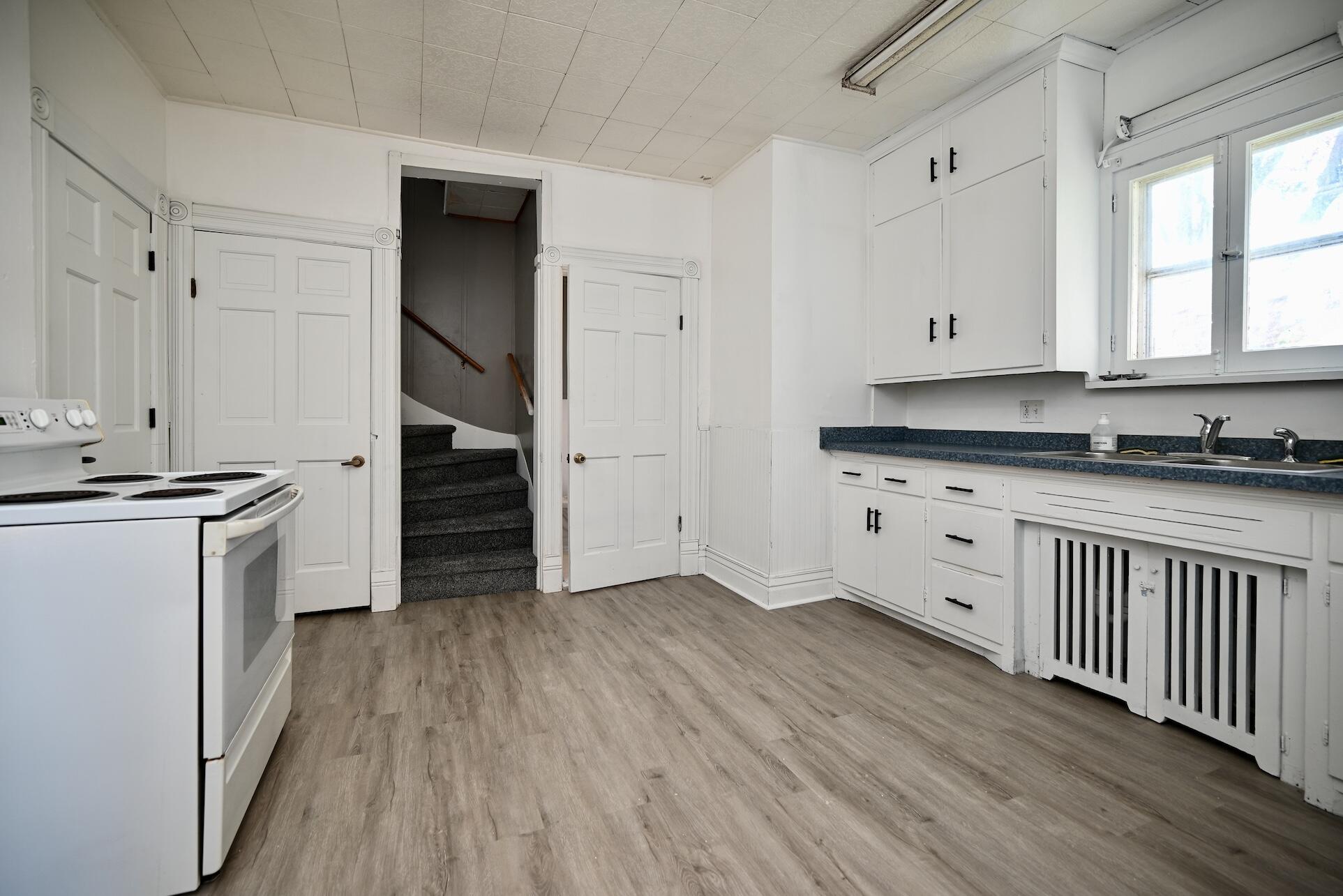 263 Franklin Street Winona, MN 55987 - Photo 7 of 28 7 Kitchen III