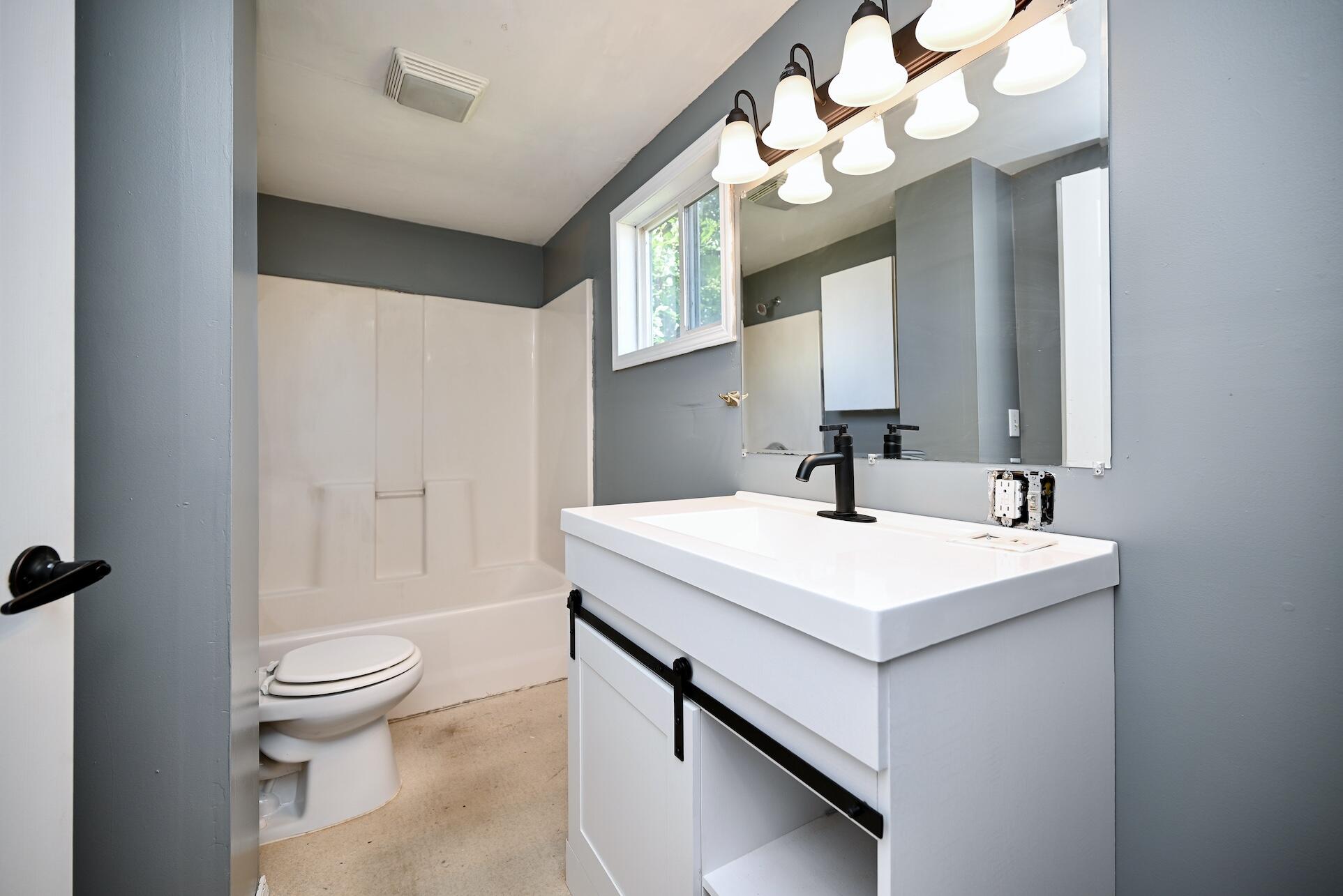 263 Franklin Street Winona, MN 55987 - Photo 8 of 28 8 Bathroom One