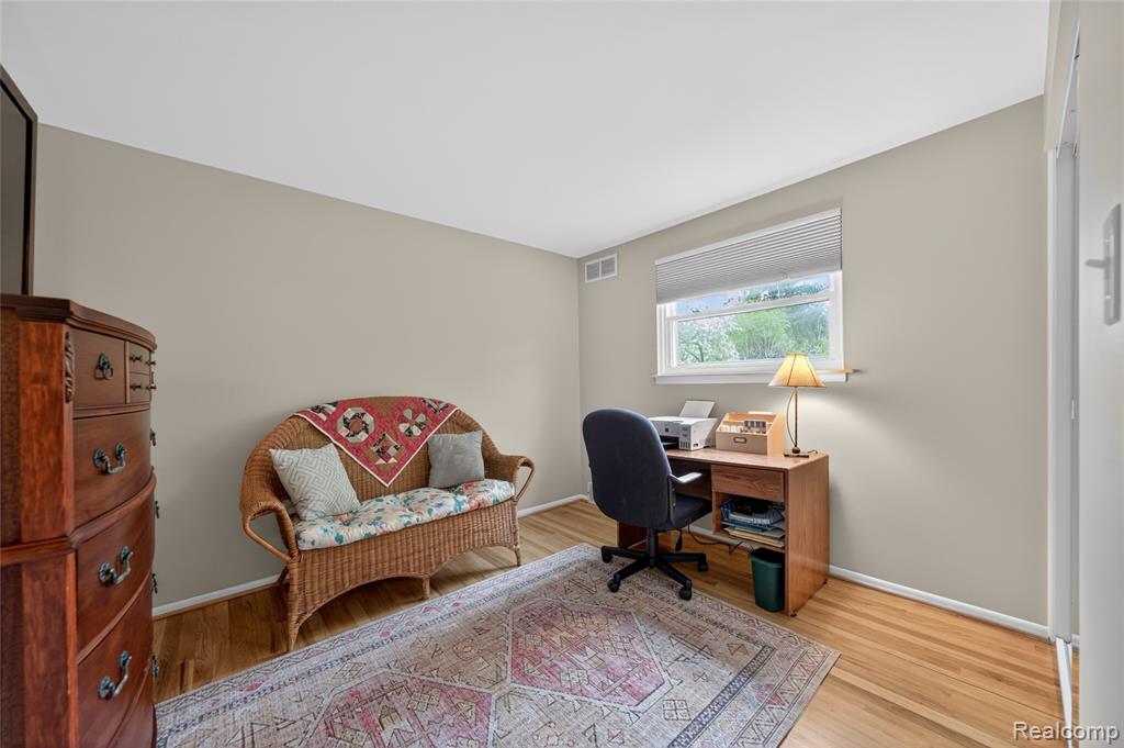 3560 Beach Road Troy, MI 48084 - Photo 25 of 34